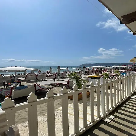 Апартаменты La Casa Sulla - On The Beach- Happy